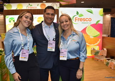 Juliana Espinosa, Antonio Espinosa en Mayra Romero met Fresco Produce.