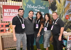 Hector Altamira, Liam Slavin, Rachel Barnes, Shayna Telesmanic en Alan Asbury van Bard Valley Natural Delights.