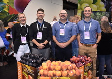 Krista Beckstead, Ryan Easter, Aaron Winslow en Brian Polson van Mountain View Fruit Sales.