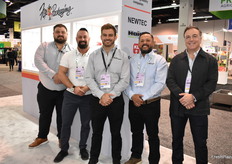 Noah Fox, Michael Bischof, Jacob Fox, Raul Acevedo en Aaron Fox van Fox Packaging Solutions.