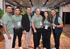 Team GreenFruit in hun nieuwe stand. Andrew Gomez, Jair Magallan, Brian Gomez, Kraig Loomis, Priscilla Mendez en Giovanni Espinosa.