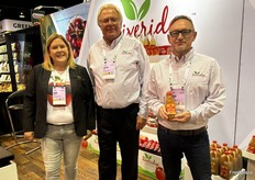 Kari Soldaat, Mitch Brinks en John Woodall van Riveridge Produce Marketing Inc.