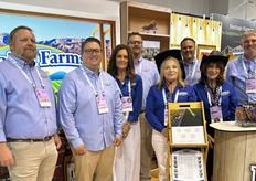 Jon Baloian, Jay Angulo, Emily Baloian, Richard Cowden, Susan McLaughlin, Jeremy Lane, Barbara Baloian en Peter Baloian van Baloian Farms.