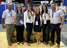 Dashan Dookhu, Auna Lundberg, Jocelyn Gerard, Brianna Shales, Katie Harmon en Kyle Johnson met Stemilt.