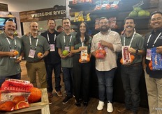 Duncan Marriott, Jim Lamb, Andrew Horn, Zachary Ruff, Samantha Hough, Prescott Leyba, Seth Nordell en Martin Garcia van Kings River Packing, LP.