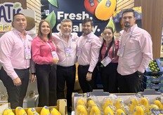 Noe Chapa, Magaly Rosales, Jesus H. Cabello, Jesus Cabello, Eva Robles en Juan Flores van Cabello Fresh Produce LLC.