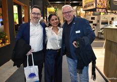 Gavin Sherwin, Brenda Aguirre en Teun Messemaker van Easy Fresh lopen mee op de beurs.