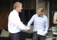 Oron en zijn opvolger bij Mehadrin Tomer Ezra