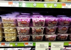 Voorverpakte geschilde rode uien en knoflooktenen