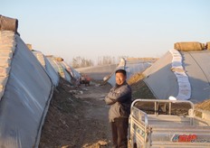 In een nabijgelegen dorp, Youg Qing, worden komkommers geteeld.