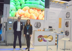 Johannes Pfeiffer en Alica Lammerskitten van Elea. In aansluiting op de Elea Advantage Days die afgelopen week plaatsvonden, zette het Noord-Duitse bedrijf wederom het PEF en REV-systeem voor de bewerking van AGF in de spotlights. 