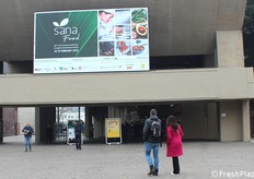 Van 23 tot 25 februari 2025 werd in het expositiecentrum van Bologna Sana Food gehouden, de nieuwe beursvorm van BolognaFiere, gecreëerd om tegemoet te komen aan de behoeften van de biologische en natuurlijke sector. Wat groenten en fruit betreft, waren er nauwelijks verse producten. Van verwerkte producten was er wel een ruim assortiment.