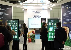 Leuk initiatief op de stand van BMTI, een overheidsbedrijf voor de verspreiding van marktinformatie. Hoe goed ben jij in winkelen en in het kennen van de seizoensgebondenheid van producten? Op een touchscreen moesten bezoekers 4 fruitsoorten, 4 groenten, 1 vleesproduct en 3 vissen kiezen. De eerste prijs was een schort. Wie ze niet allemaal kon raden, ontving een tas met informatiebrochures en gadgets.