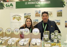 Rubina Mistretta en Calogero Bonfante van Le Aromatiche di Girafi, een bedrijf gespecialiseerd in verse en gedroogde kruiden.