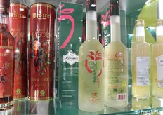 Aardbeien en Melannurca appelen spelen een hoofdrol in de likeuren met het Vegan V-label.