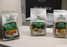 Econoce, een merk van de Euro Company, specialisten in biologisch gedroogd fruit. De gedroogde abrikozen, met hun karakteristieke donkere kleur, komen uit Turkije en meer bepaald uit de regio Malatya. Voor de gedroogde mango's heeft het bedrijf ervoor gekozen om te vertrouwen op een bedrijf dat elke dag, in Ghana, streeft naar verbetering van de leef- en werkomstandigheden van de ongeveer 1.000 werknemers.