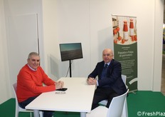 Mario Maranesi (CEO) en Alberto Piovani (salesmanager) van Manaresi, een bedrijf gespecialiseerd in de teelt en verwerking van Italiaanse biologische tomaten van topkwaliteit en gericht op de export.