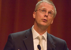 Aan het begin van de middag heette Sjors Kuiper alle aanwezigen (ongeveer 375 telers, zo'n 25 beleids- en sectordeskundigen en zo'n 40 Rabobankspecialisten) van harte welkom.