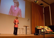 De middag werd gepresenteerd door Mieke van der Weij, die doorgaans het NCRV-programma De Rijdende Rechter presenteert.