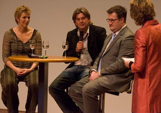 Onder het thema 'Ondernemen in het krachtenveld van morgen' gaven drie innovatieve ondernemers uitleg over wat de tuinbouw de komende tien tot vijftien jaar staat te wachten. In die periode zijn er voor de telers namelijk enkele belangrijke bewegingen zichtbaar, namelijk van productveiligheid naar productmogelijkheden, van vaste structuren naar dynamische organisaties en van milieuverantwoordelijkheid naar een brede maatschappelijke en sociale verantwoordelijkheid.