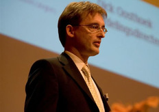 Afdelingsdirecteur akker- en tuinbouw Dick Oosthoek van Raobank Nederland vertelde vervolgens wat de Rabobank kan betekenen voor de innovatieve ondernemer in de tuinbouw.