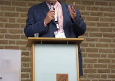 Aspergekoning Pieter Smits van Hostellerie de Hamert exporteert nog jaarlijks kleine hoeveelheden topkwaliteit witte asperges over de hele wereld. Nieuw zijn dit jaar de afnemers in SIngapore, Hong KOng en Dubai.