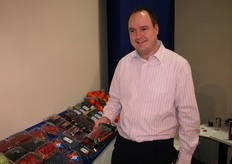 Jur de Graaf van NCS/Kuhne en Nagel handelt is specialist is de afhandeling van bessen en zachtfruit