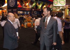 Rechts directeur Silbermann van de PMA