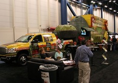 Truck met grote aanhanger voor promotie