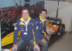 John Hopman en John van der Ven van de ING-bank stalen de show met een formule-1 in de stand.