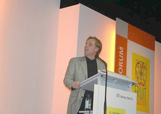 Commercieel directeur Rico Potter van Royal van Namen heet iedereen van harte welkom bij de presentatie 'Health & Fresh Produce from 1908 to 2108'