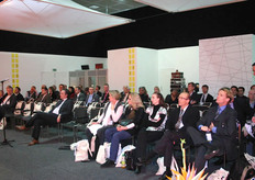 De nodige exporteurs, producenten, overheden, retailers en logistiek dienstverleners kwamen naar de presentatie van Royal van Namen