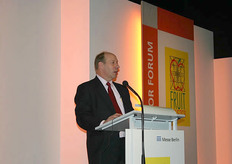 "De consument wil gezonder eten, maar heeft minder tijd en dit zijn twee zaken die in het dagelijkse leven maar moeizaam samen gaan. Hier ligt volgens voormalig Europarlementariër Herman Vermeer een uitdaging voor de Europese overheden. "Volgend jaar maakt de Europese Unie in ieder geval budget vrij voor het project Schoolfruit, waarbij de consumptie van fruit op scholen wordt gepromoot", zei Herman Vermeer."