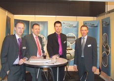 Barry Roessen, Dave Boer en Kevin van Gulik van Leen Huisman en Bert-Jan Nolden van Logiqs Agro.