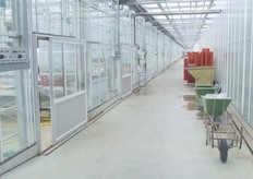 Allemaal afzonderlijke kassen met afzonderlijke producten.