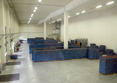 De aanvoer aan de ene kant van het pand