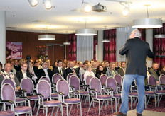 Ongeveer driehonderd mensen uit de agf-sector kwamen dit jaar naar de AGF Kennis(sen)dag.