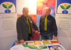 Frans Vereijken en Rob van den Oever hadden het druk met tassen uitdelen