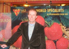 Gé Bentvelsen is enthousiast over de smaakaardbei