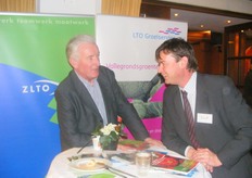 Ruud Maaswinkel, SCP Wageningen, en Ulko Stoll van LTO hebben een onderonsje