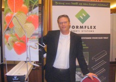 Fred Odenkirchen naast zijn goten, haken en beugels