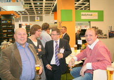 Andre en Marco van Versland met in het midden Karin en Robert Greeve