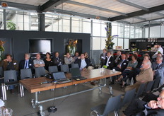 De bijeenkomt vond plaats in de Vertrekhal Oranjeplein op de Fruitport.