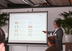 "Edwin Lambregts van Bureau Berenschot gaf een toelichting op Greenport Holland International, een netwerkorganisatie in oprichting om voor de Nederlandse tuinbouw projecten binnen te halen in het buitenland. "Import is op langere termijn geen optie. Veel projecten lopen vast op beperkingen en de internationale concurrentie staat ook niet stil."