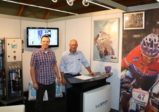 Hidde Galema en Sam Karremans van Lubron, de sponsor van Bart Brentjes