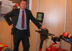 Verhagen Leiden bv met hun nieuwste elektrovoertuig