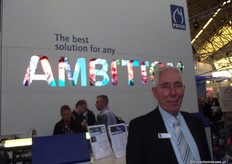 Slogan van Priva, the best solution for any ambition, was al van verre te zien door de flitsende, bewegende letters. Op de foto Edwin Dekker