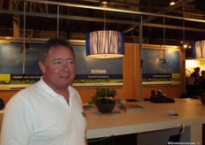 "Gerard van Lier van Revaho. Revaho is druk met de verbetering van de beregeningssytemen. Gerard: "Adviseurs gaat weer terug in de tijd en adviseren hun klanten om weer chloor te gaan gebruiken. Een goed middel tegen crazy roots, maar funest voor het systeem. Jammer dat dat zo moet gaan."