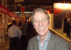 Henk Haitsma van Enza en Vitalis in de wandelgangen.