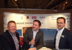 Tja, wat moeten we hier van zeggen. In ieder geval worden hier Europees, economische problematieken besproken. Goede, leuke gesprekken. Leo Neeleman, Hans Wullems (Nieuwland) en Arthur Vijverberg van Vellekoop.